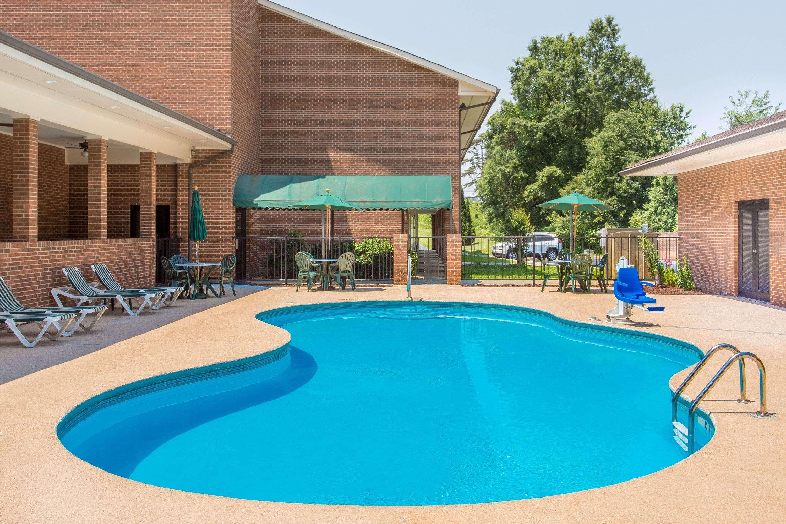 Days Inn By Wyndham Lexington Exterior photo